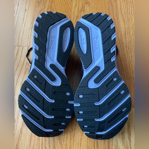Brooks Launch 9 Black Running Shoes - Picture 12 of 12